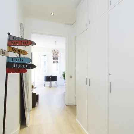 Sunny Poblesec Apartment