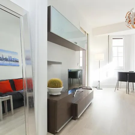 Sunny Poblesec Apartment Barcelona