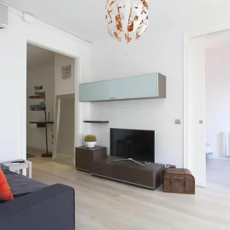 Sunny Poblesec Apartment